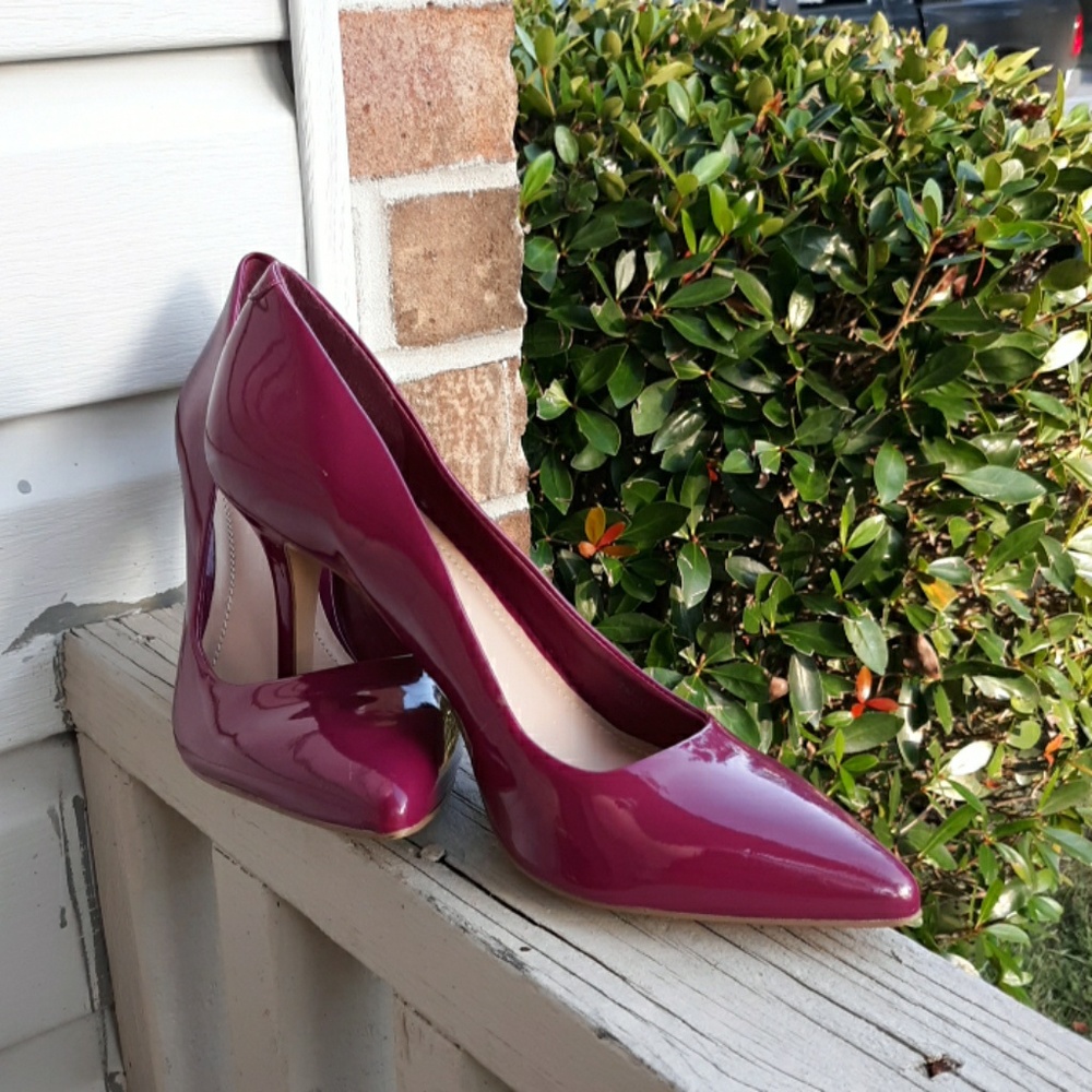 Patent Leather Berry Magenta BCBG Pump size 7